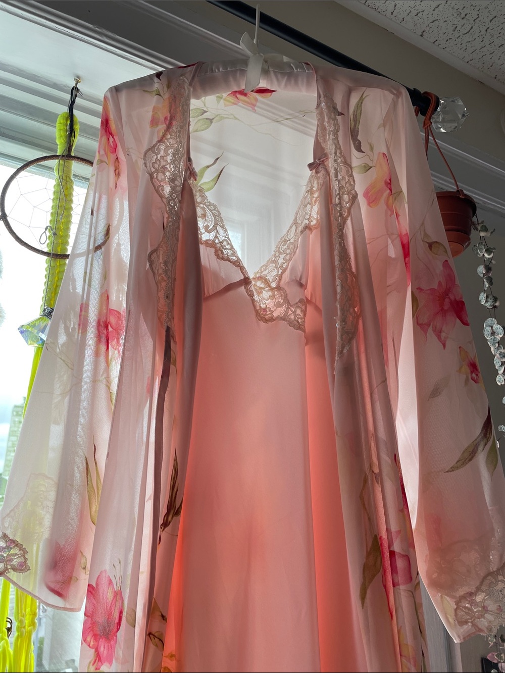Valerie Stevens Pink Floral Satin Chemise with Sheer Floral Robe Vintage Medium - Picture 2 of 16